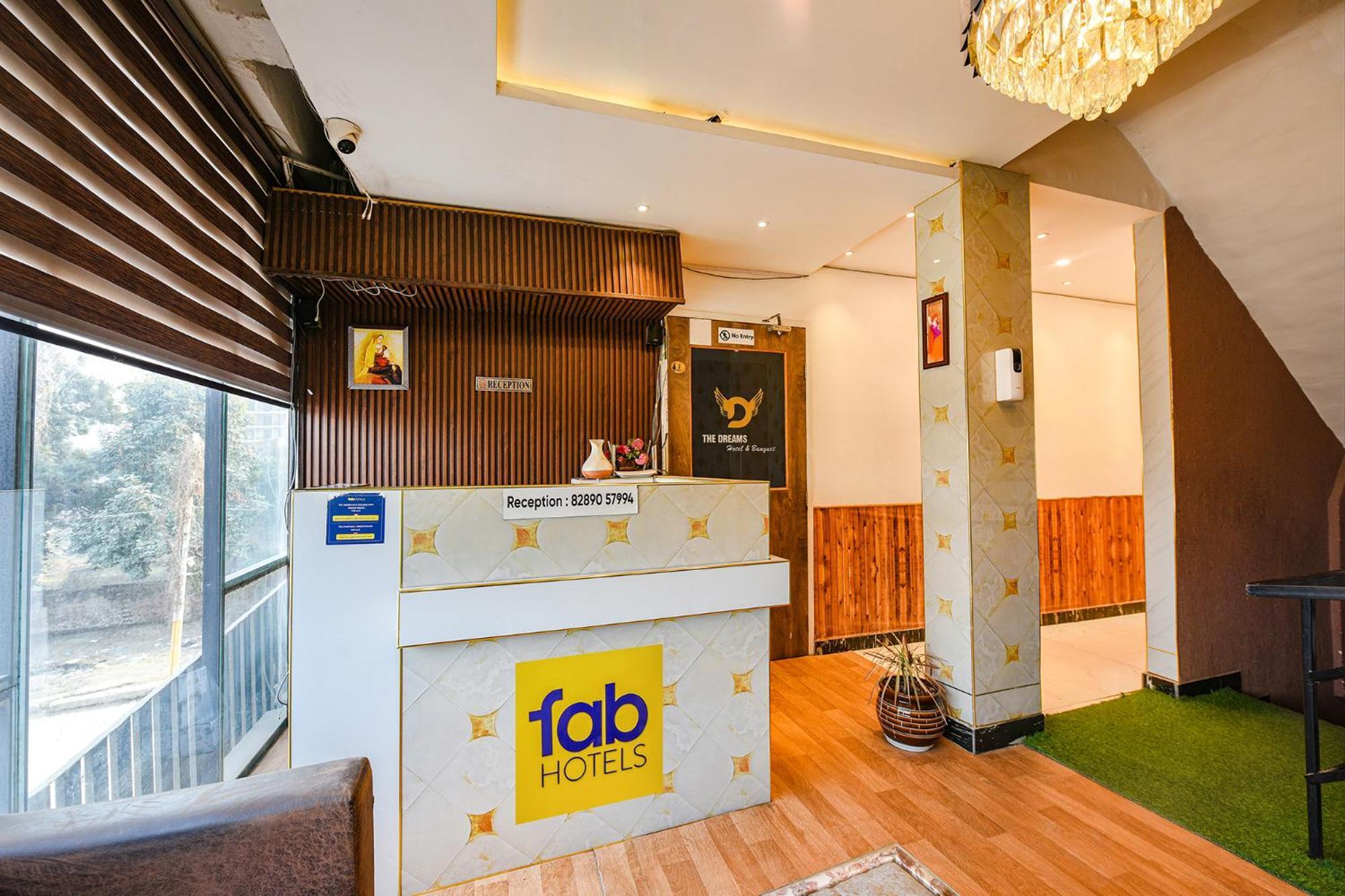 Fabhotel The Dreams Chandigarh Exterior photo