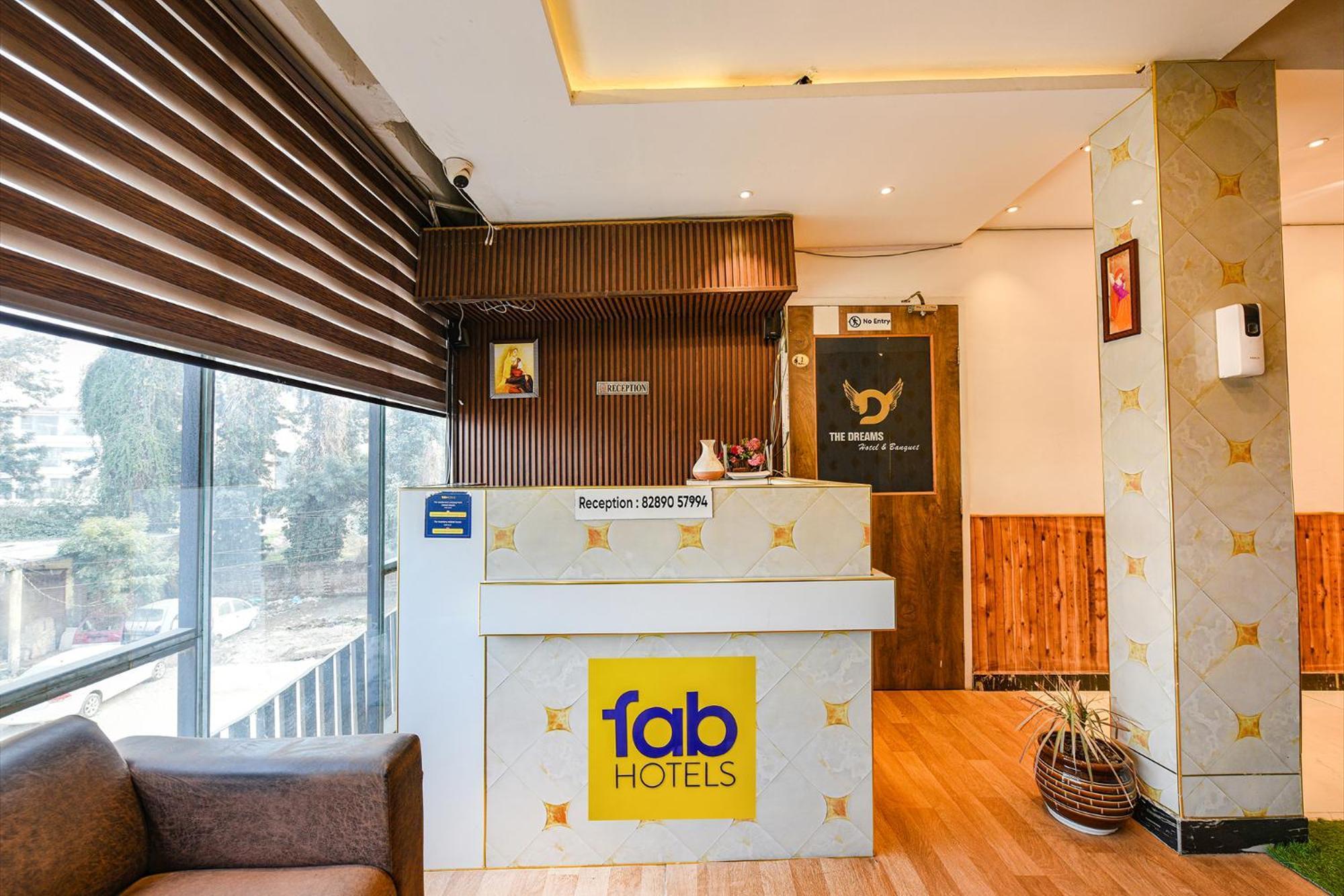 Fabhotel The Dreams Chandigarh Exterior photo